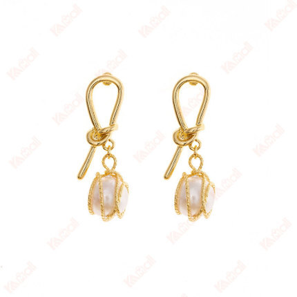 hottest single pearl earrings as gift